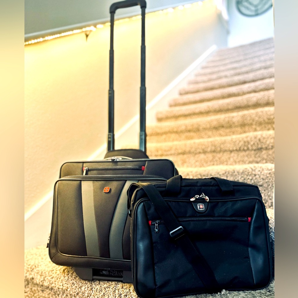 Wenger Swiss Gear 2-piece Business Set 17" Laptop Roller & 15.6" Laptop Case